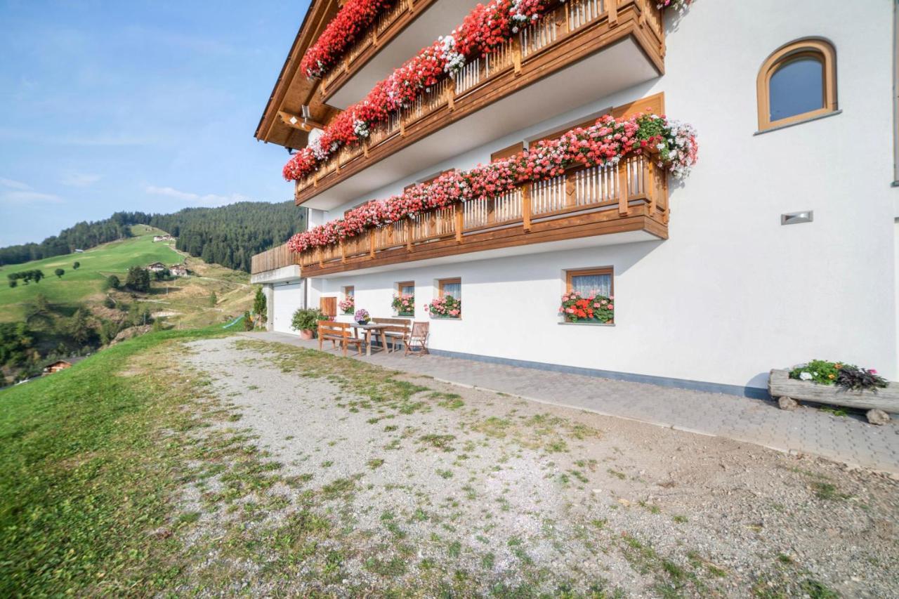 Tonigbauernhof Blumenwiese Schenna Exterior photo